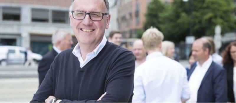 Administrerende direktør Tom Bolstad I Econa mener de fleste bransjer lønner økonomer ganske likt Administrerende direktør Tom Bolstad I Econa mener de fleste bransjer lønner økonomer ganske likt