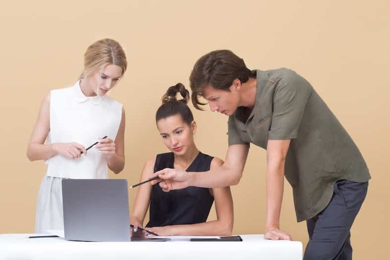 Design er ikke bare hvordan produktet ser ut og føles. Design er hvordan det virker. (Steve Jobs) Bedrifter har et økende behov for kompetanse innen UX design.